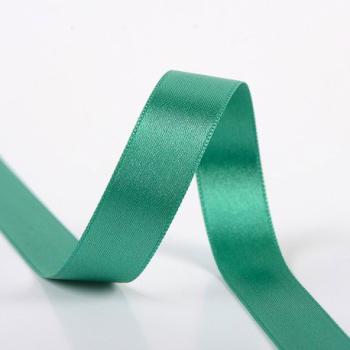 Satinband 15 mm in Grün auf der Rolle, glänzende Oberfläche